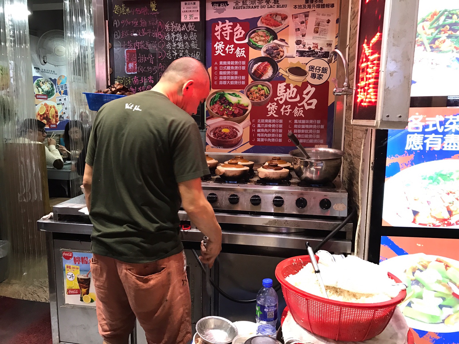 Restaurant avec cuisine dans rue, Hong Kong